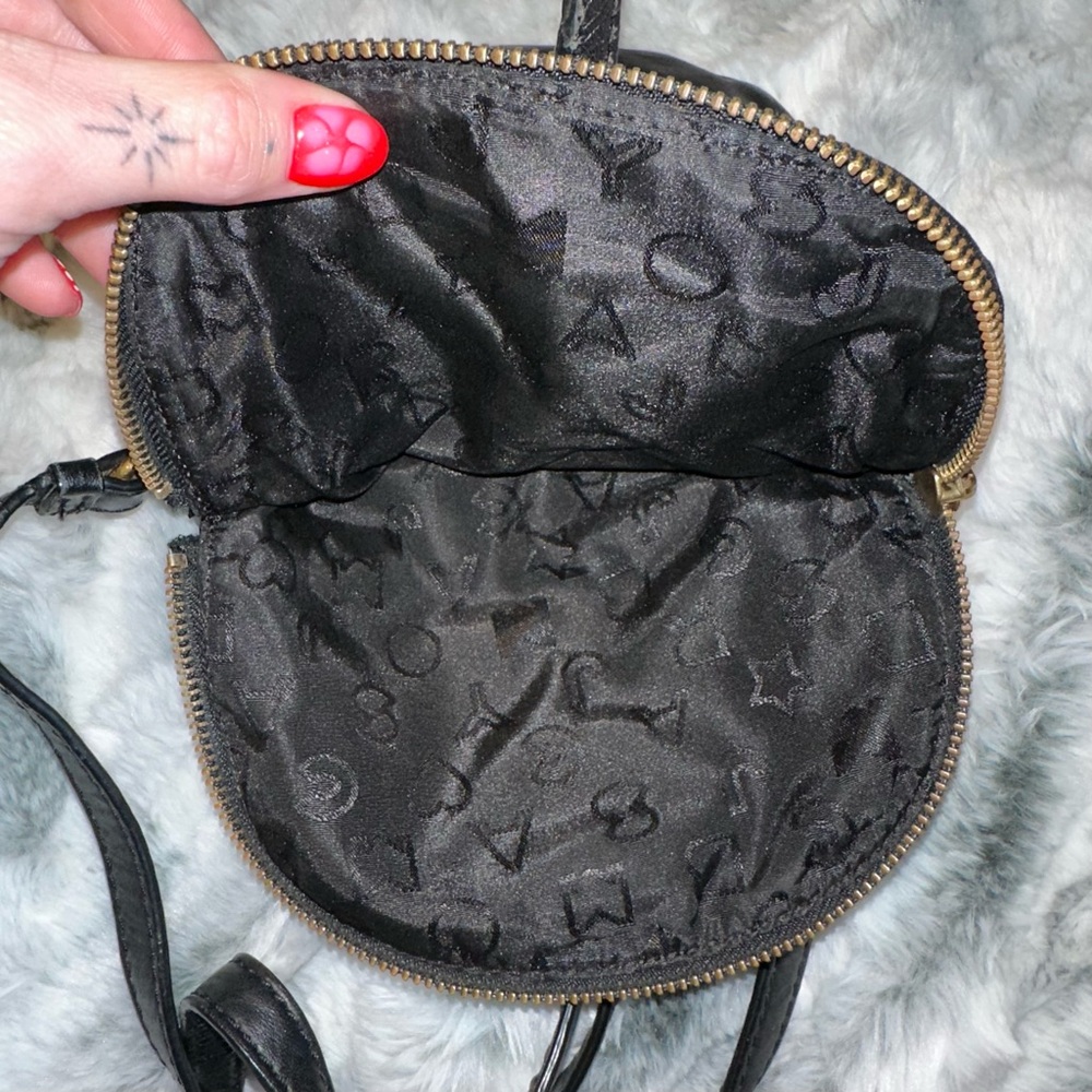 Marc By Marc Jacobs Black Leather Crossbody Bag with Gold Accent - Picture 7 of 7